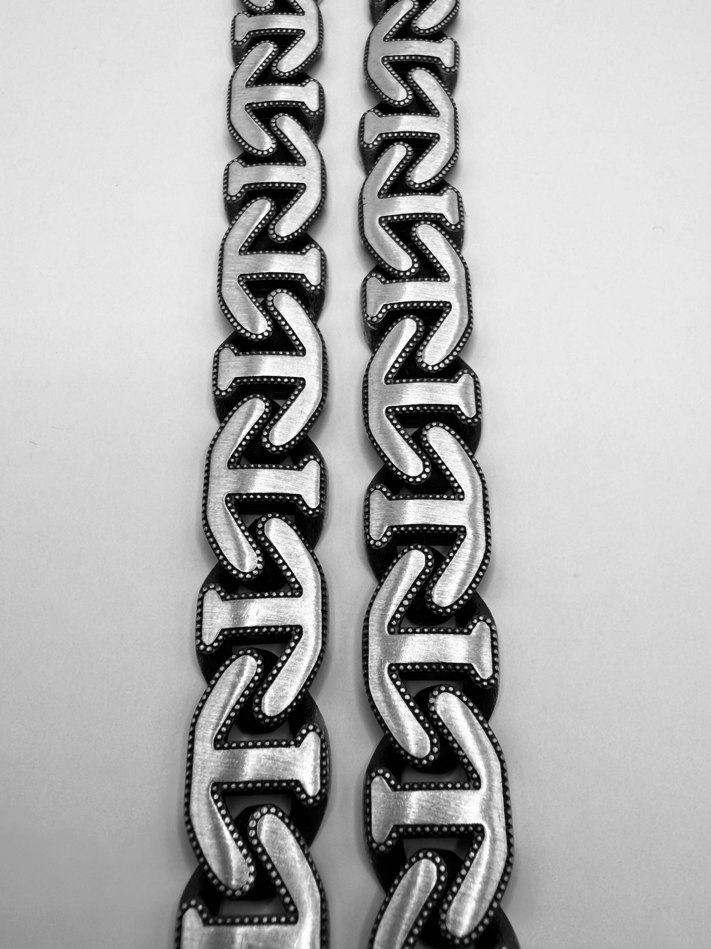 Nocturne Lock Chain — curb link detail